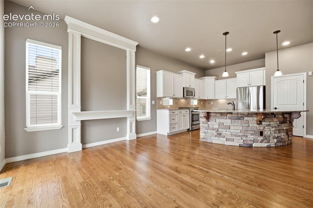 Image 10 of 50: Dining Area