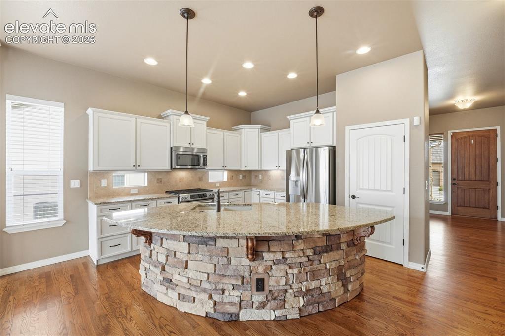 Image 12 of 50: Kitchen