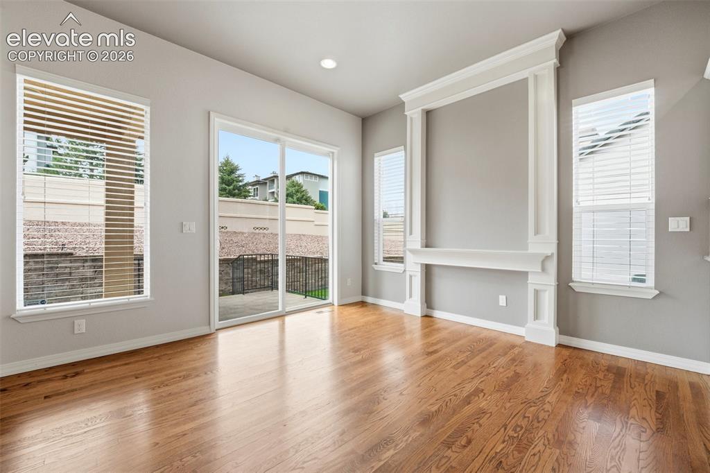 Image 8 of 50: Dining Area