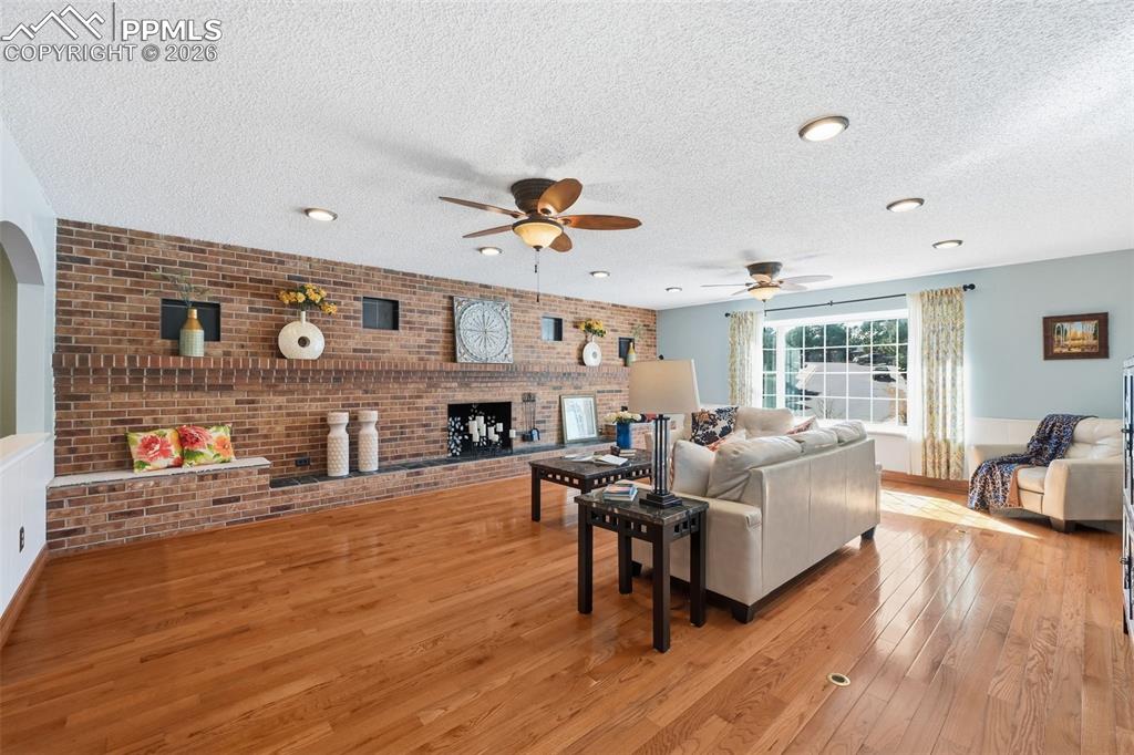 Image 13 of 46: Living Room