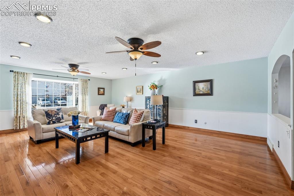 Image 14 of 46: Living Room