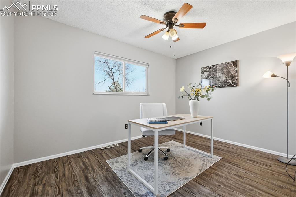 Image 20 of 46: Office