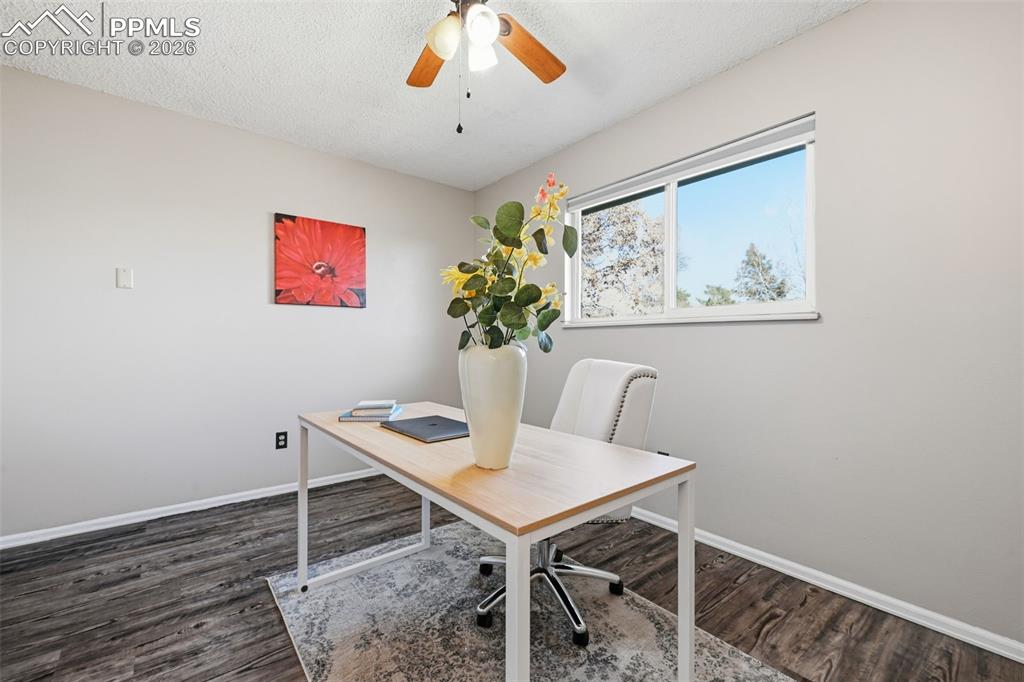 Image 21 of 46: Office