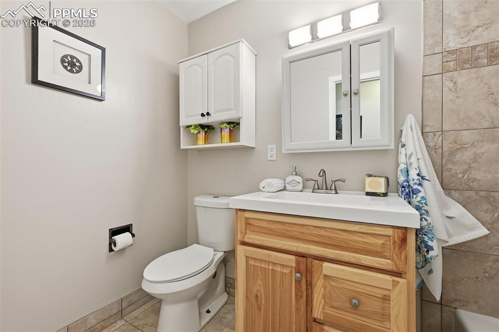 Image 23 of 46: Bathroom