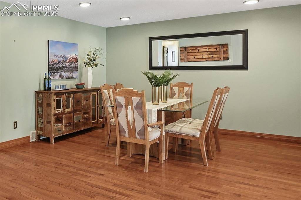 Image 9 of 46: Dining Area