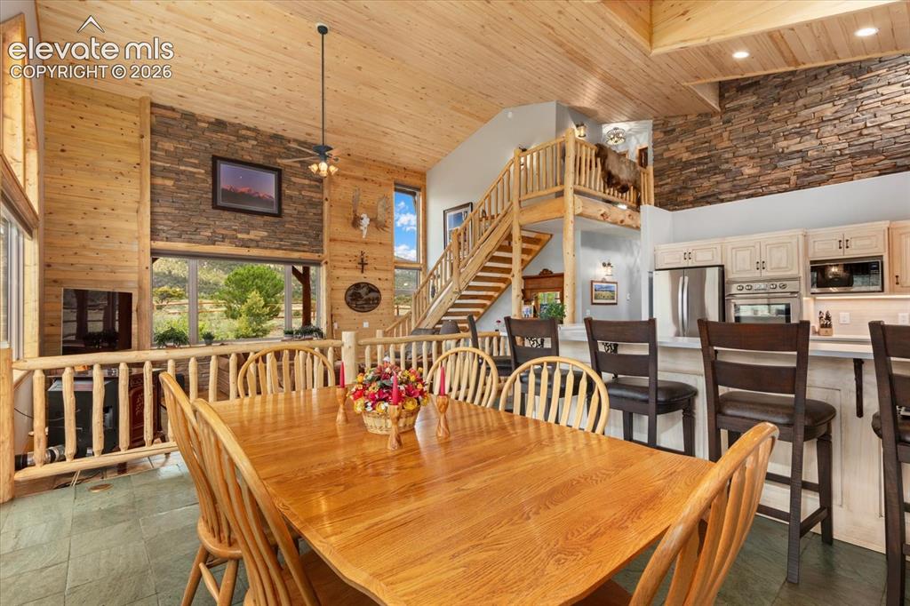 Image 14 of 37: Dining Area