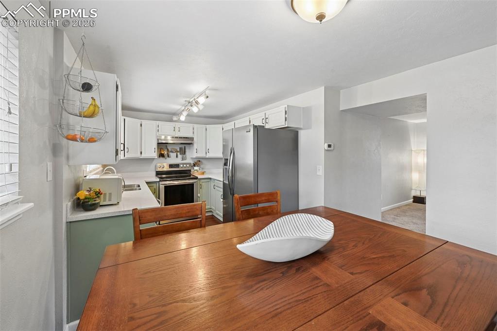 Image 13 of 26: Breakfast Area