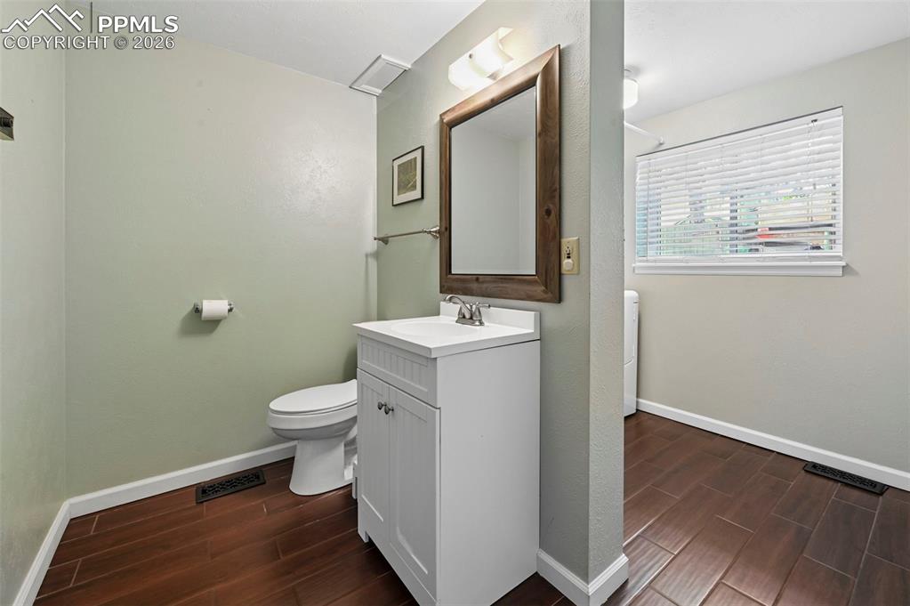 Image 15 of 26: Bathroom