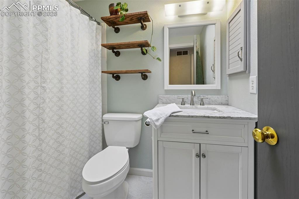 Image 20 of 26: Bathroom