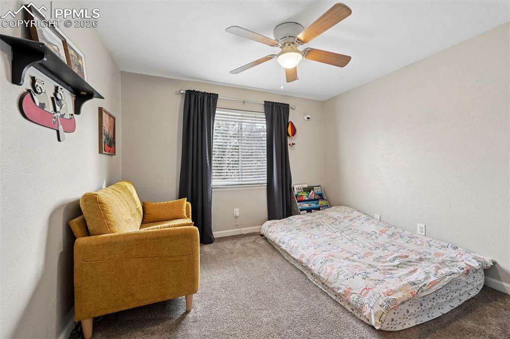 Image 21 of 26: Bedroom