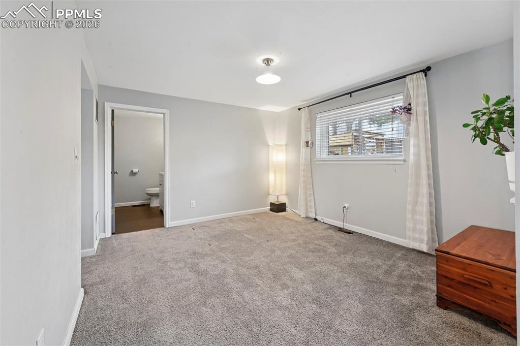 Image 8 of 26: Dining Room