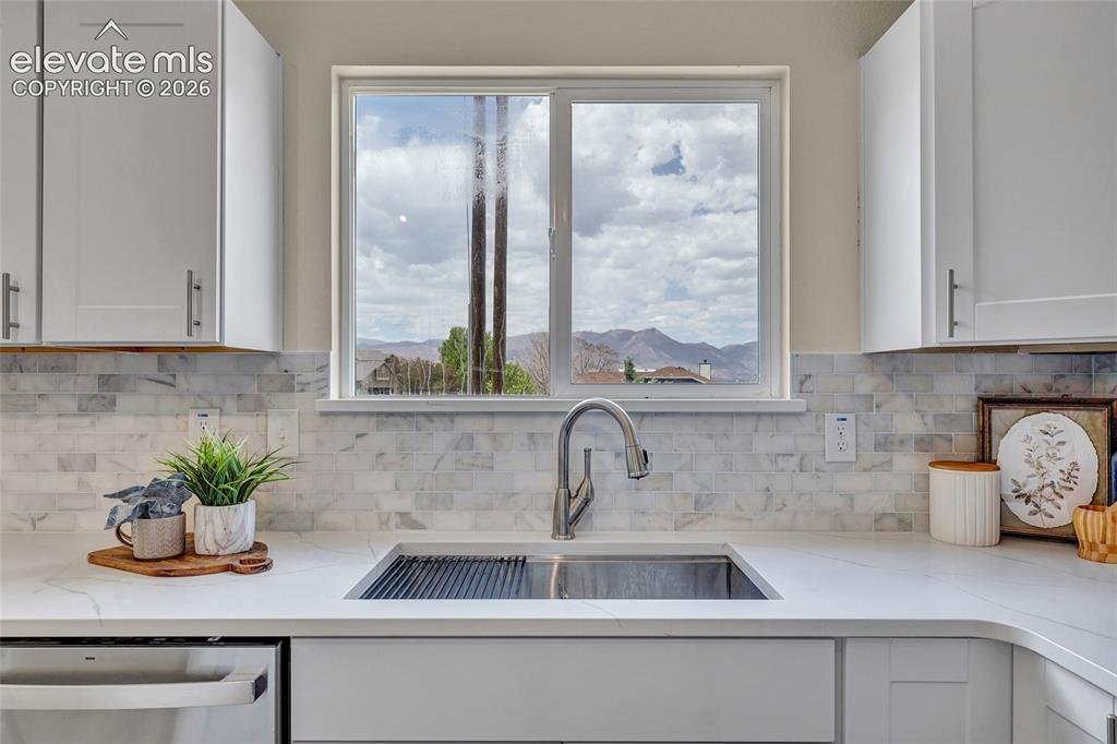 Image 12 of 45: Kitchen
