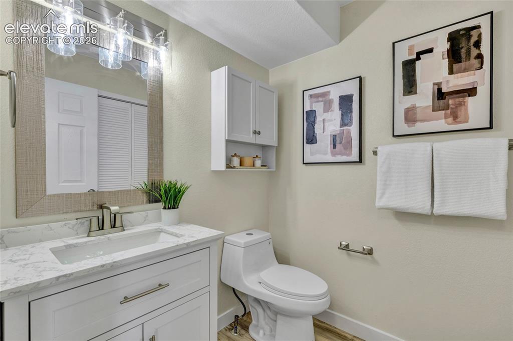 Image 18 of 45: Bathroom