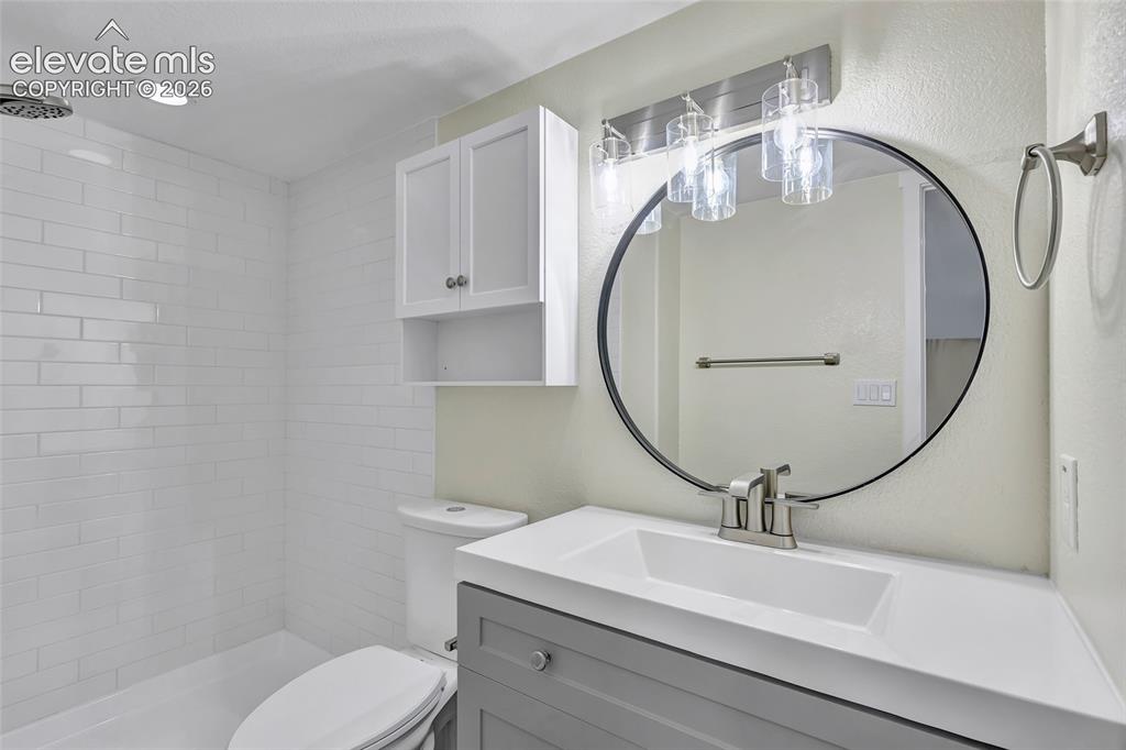 Image 41 of 45: Bathroom