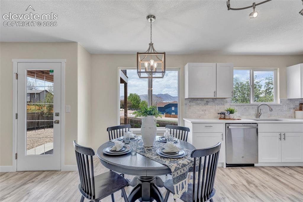 Image 9 of 45: Dining Area