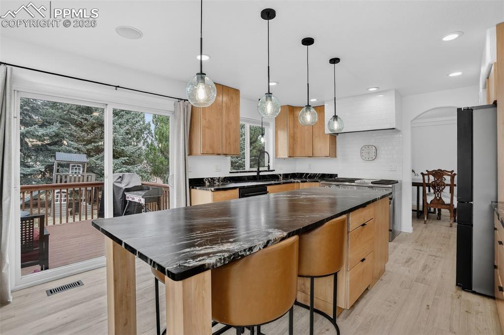 Image 10 of 50: Kitchen.