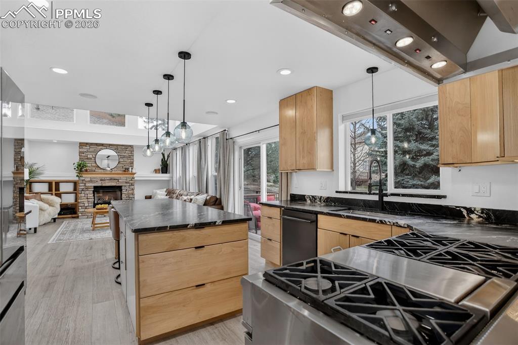 Image 13 of 50: Kitchen.