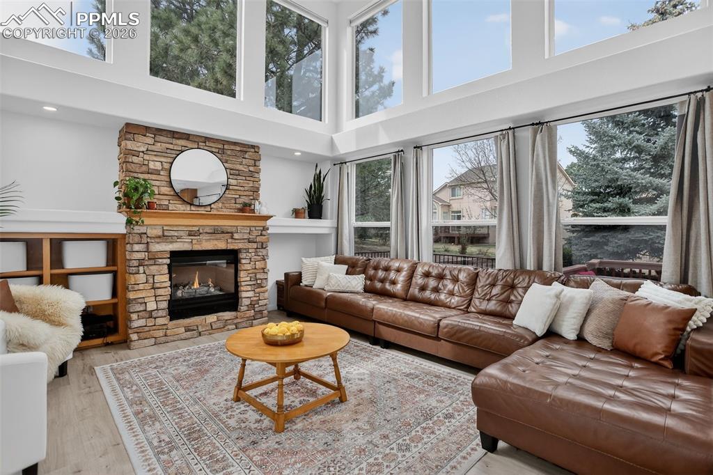 Image 14 of 50: Family room.