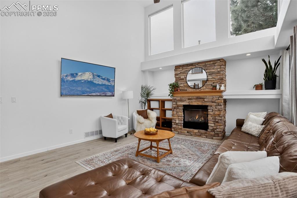 Image 15 of 50: Family room.