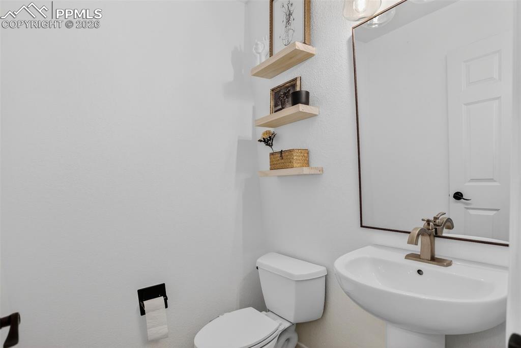 Image 20 of 50: Powder bath.