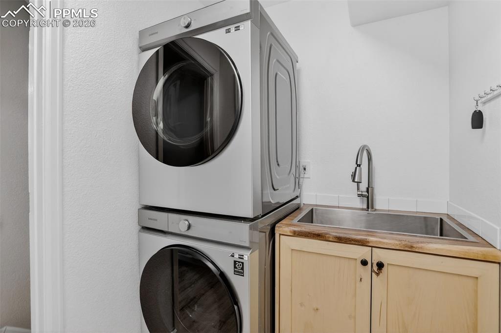 Image 21 of 50: Laundry.