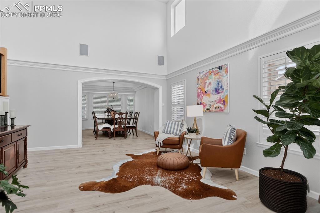 Image 3 of 50: Living room.