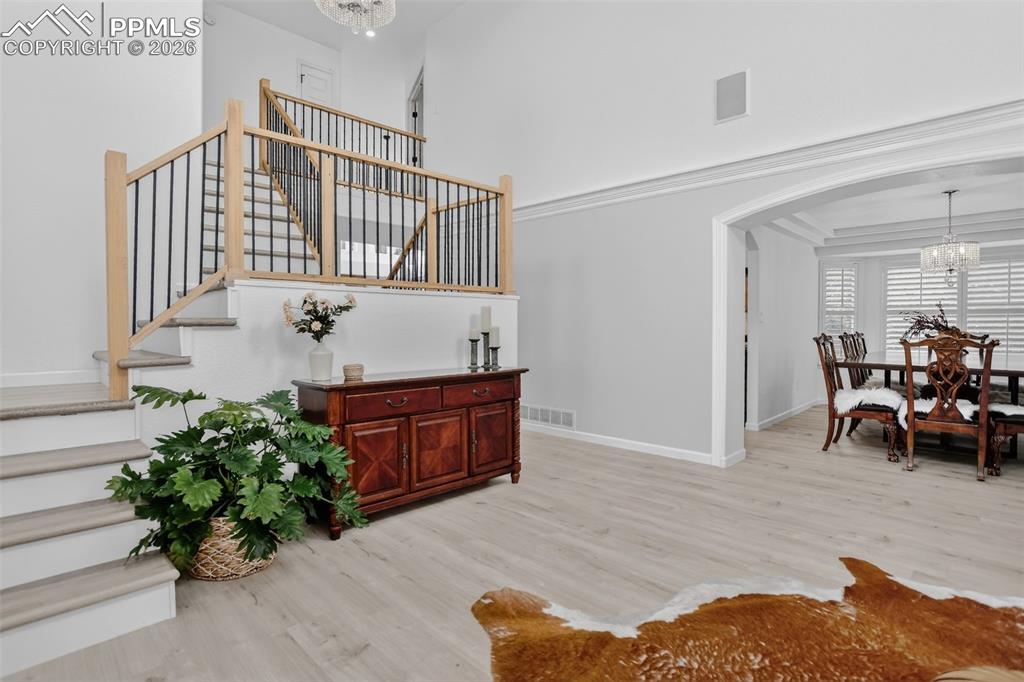 Image 6 of 50: Living room.