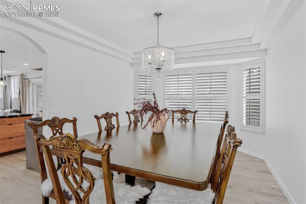 Image 8 of 50: Dining room.