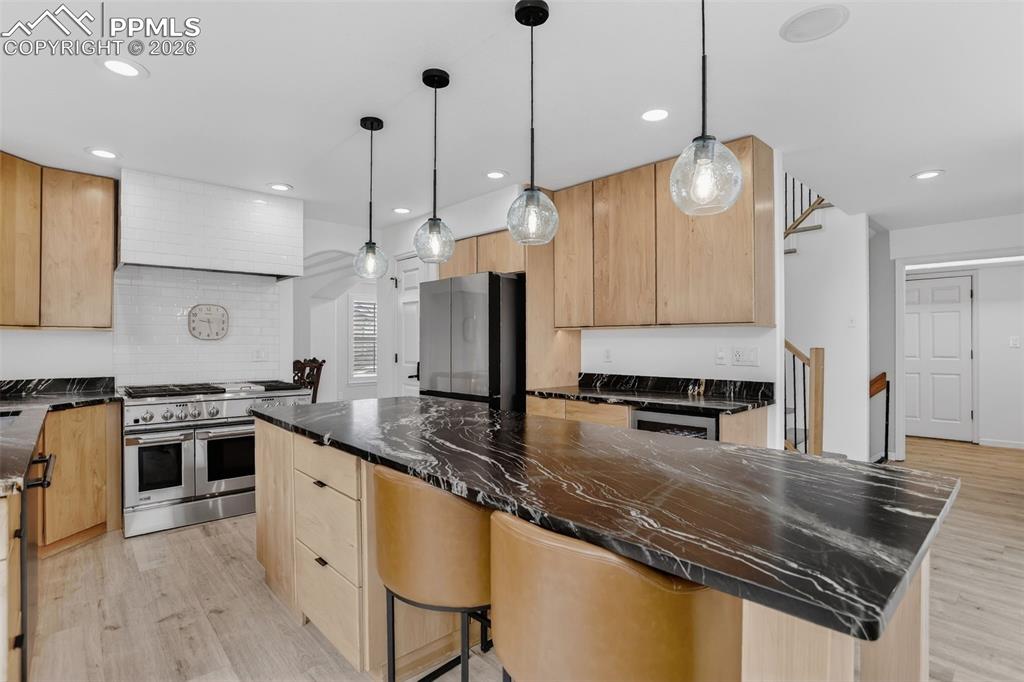 Image 9 of 50: Kitchen.