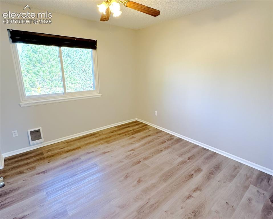 Image 20 of 38: Upper bedroom 2