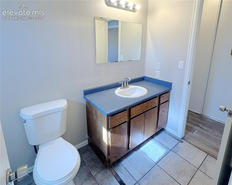 Image 22 of 38: Upper bathroom