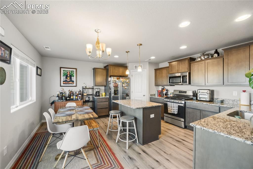 Image 13 of 40: Kitchen