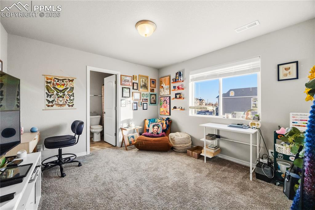 Image 26 of 40: Office