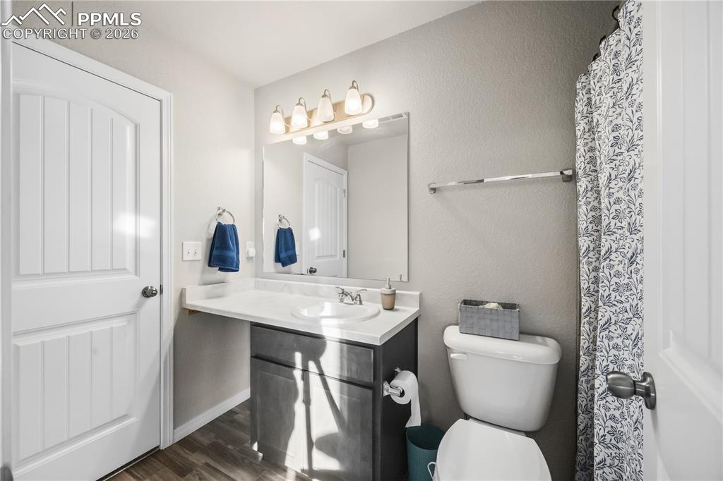 Image 28 of 40: Bathroom