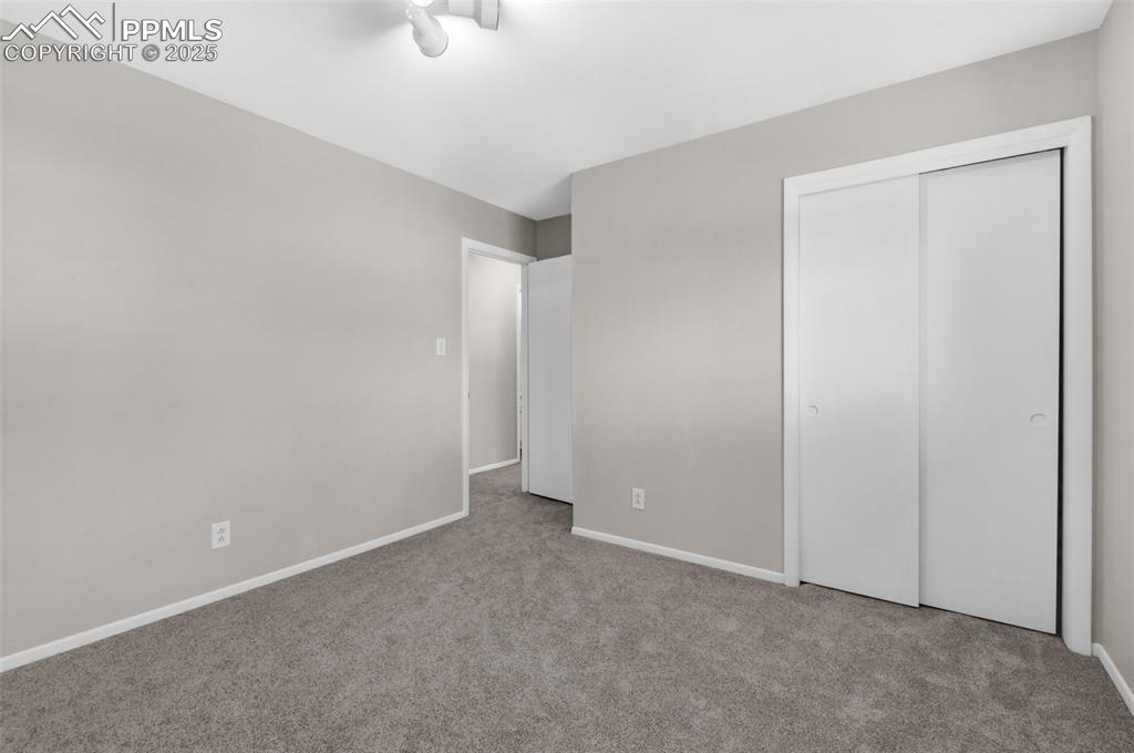 Image 18 of 34: Bedroom