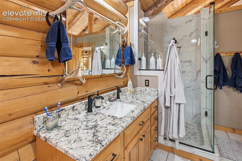 Image 13 of 48: Bathroom