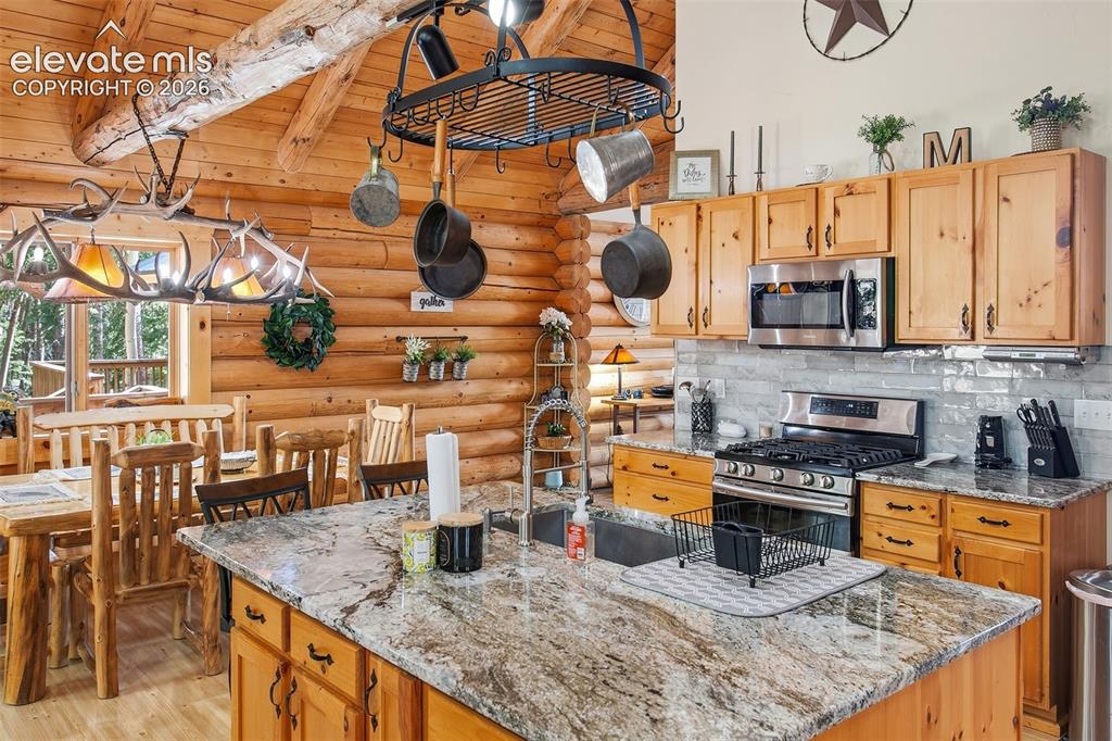 Image 7 of 48: Kitchen