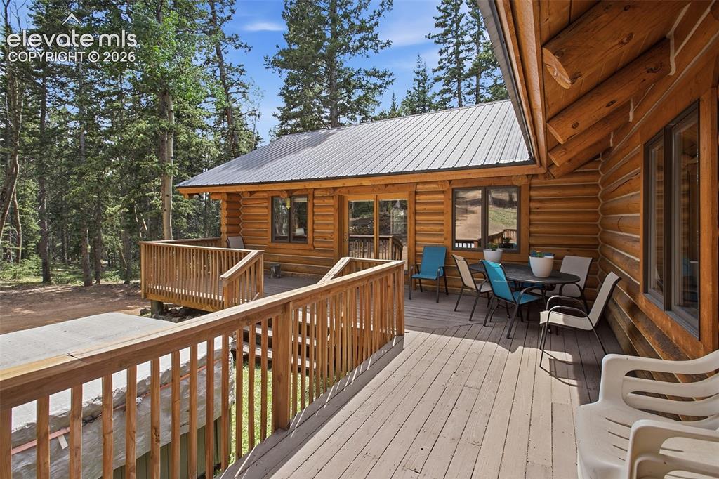 Image 9 of 48: Dining Area
