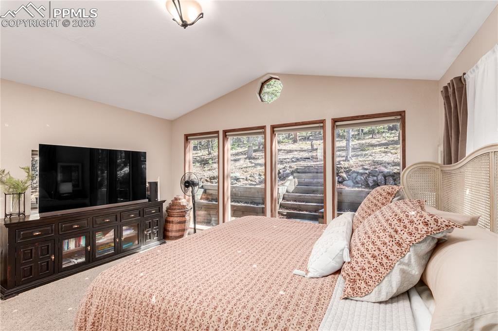 Image 18 of 31: Bedroom