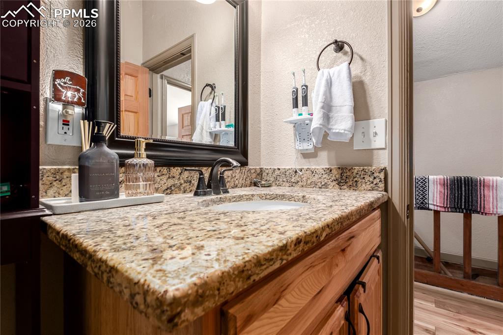 Image 20 of 31: Bathroom