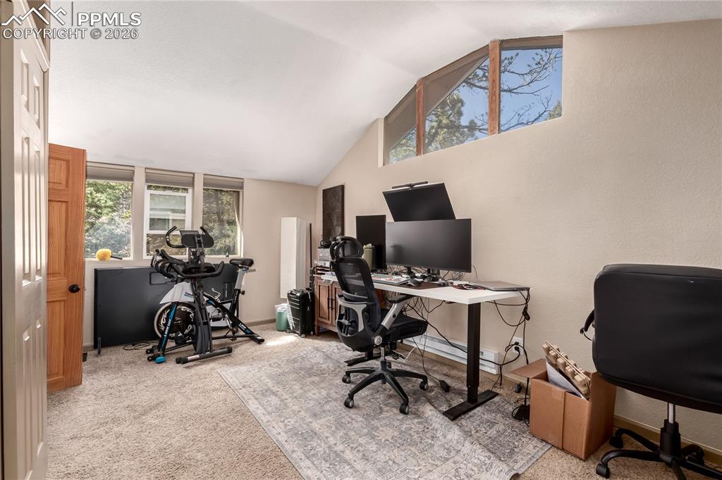 Image 26 of 31: Bedroom