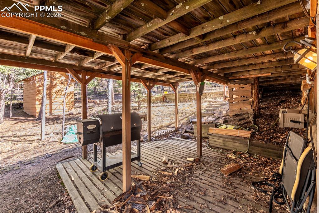 Image 29 of 31: Deck