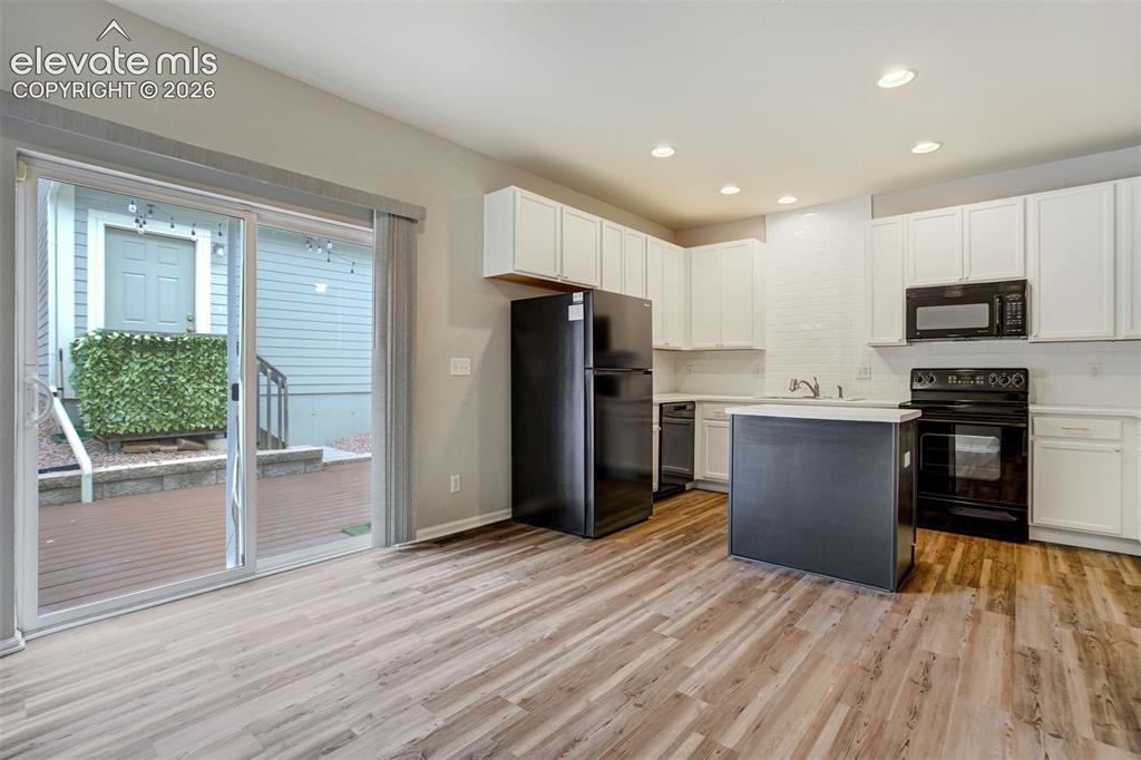 Image 11 of 39: Floor plan flows effortlessly between the kitchen, dining area, and fenced 