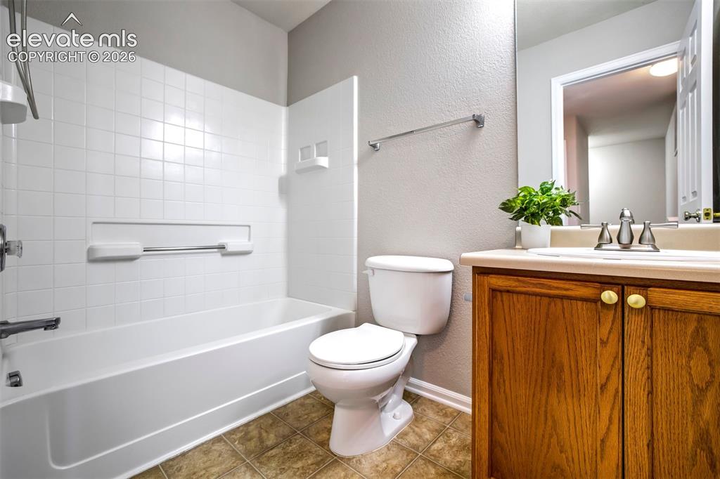 Image 26 of 39: Secondary bathroom for bedrooms 2 & 3.