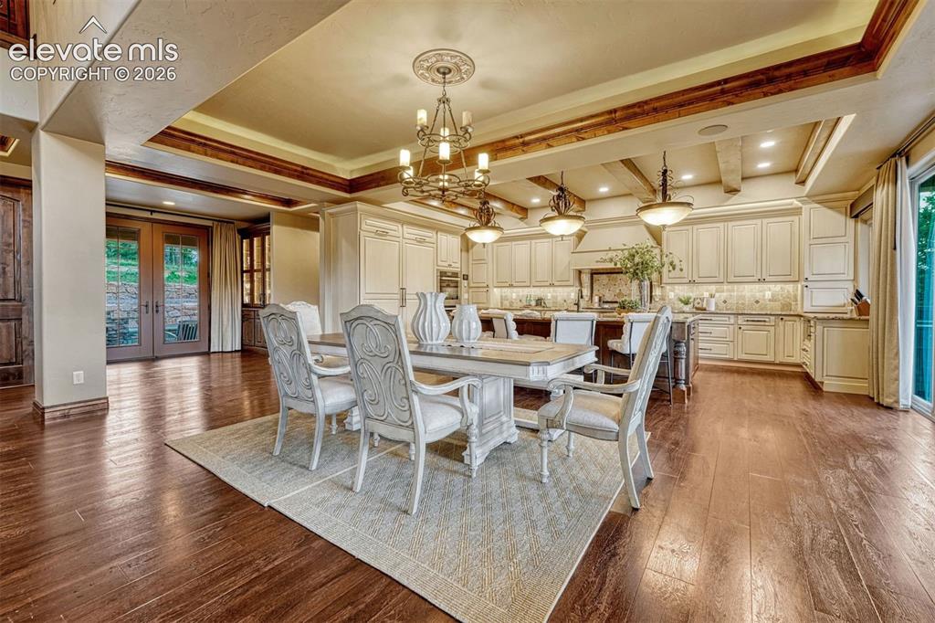 Image 12 of 50: Dining Area