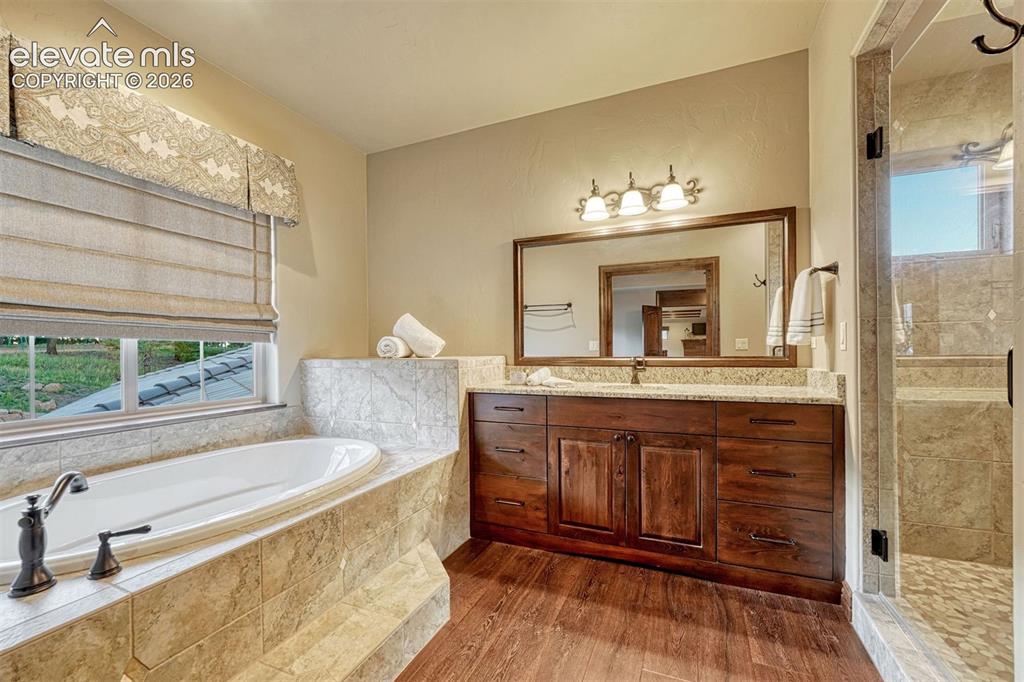 Image 25 of 50: Ensuite bathroom located upstairs