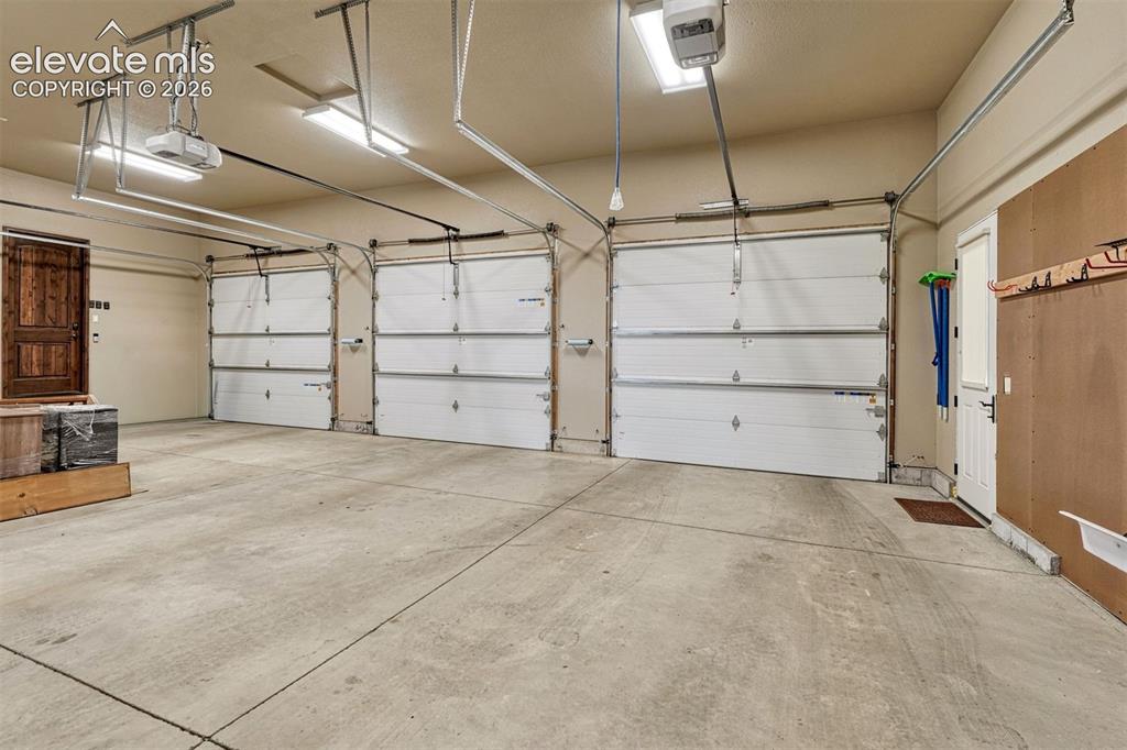 Image 49 of 50: Garage