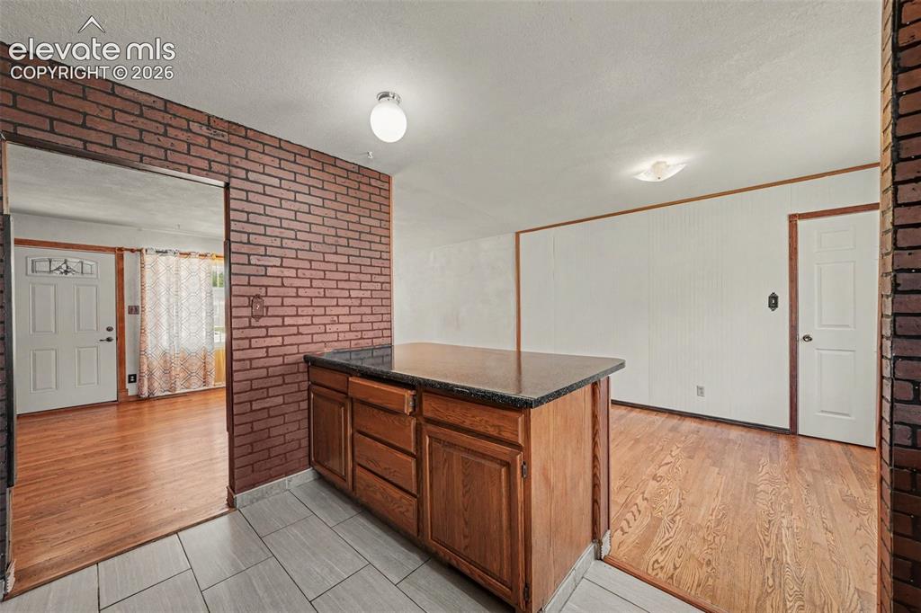 Image 8 of 21: Kitchen