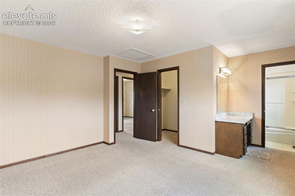 Image 11 of 39: Bedroom