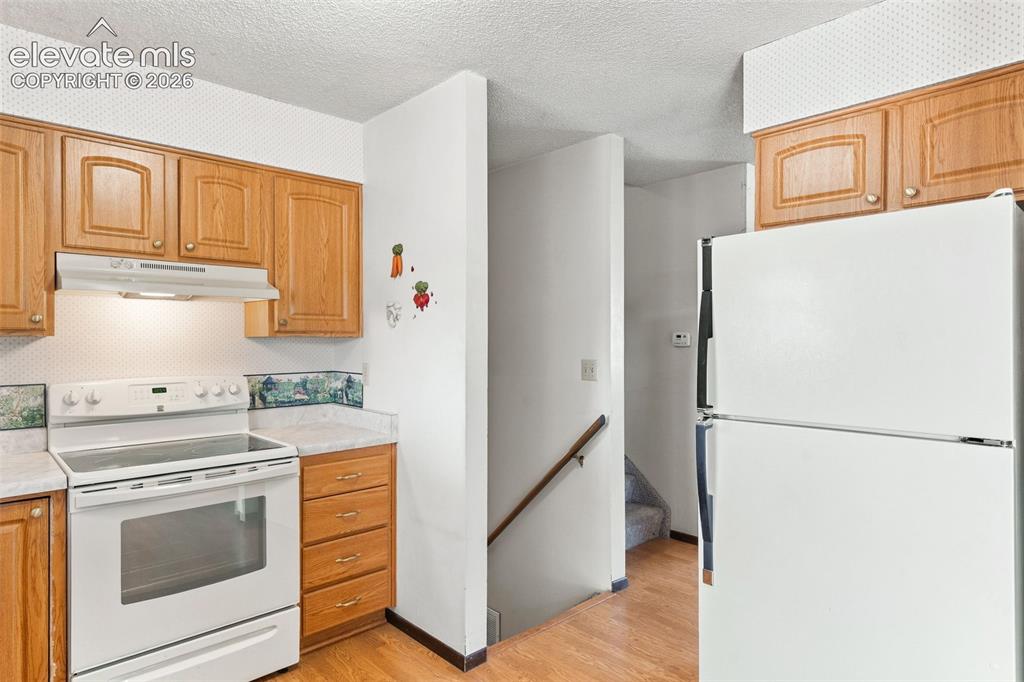 Image 8 of 39: Kitchen